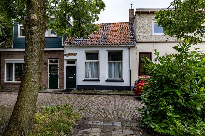 De AA in Kampen stopt na 50 jaar. De huur van de Blekersdam in IJsselmuiden is opgezegd. Niet dat er geen alcoholisten zijn in Kampen, zo is de vrees, maar er komt niemand meer naar de bijeenkomsten.