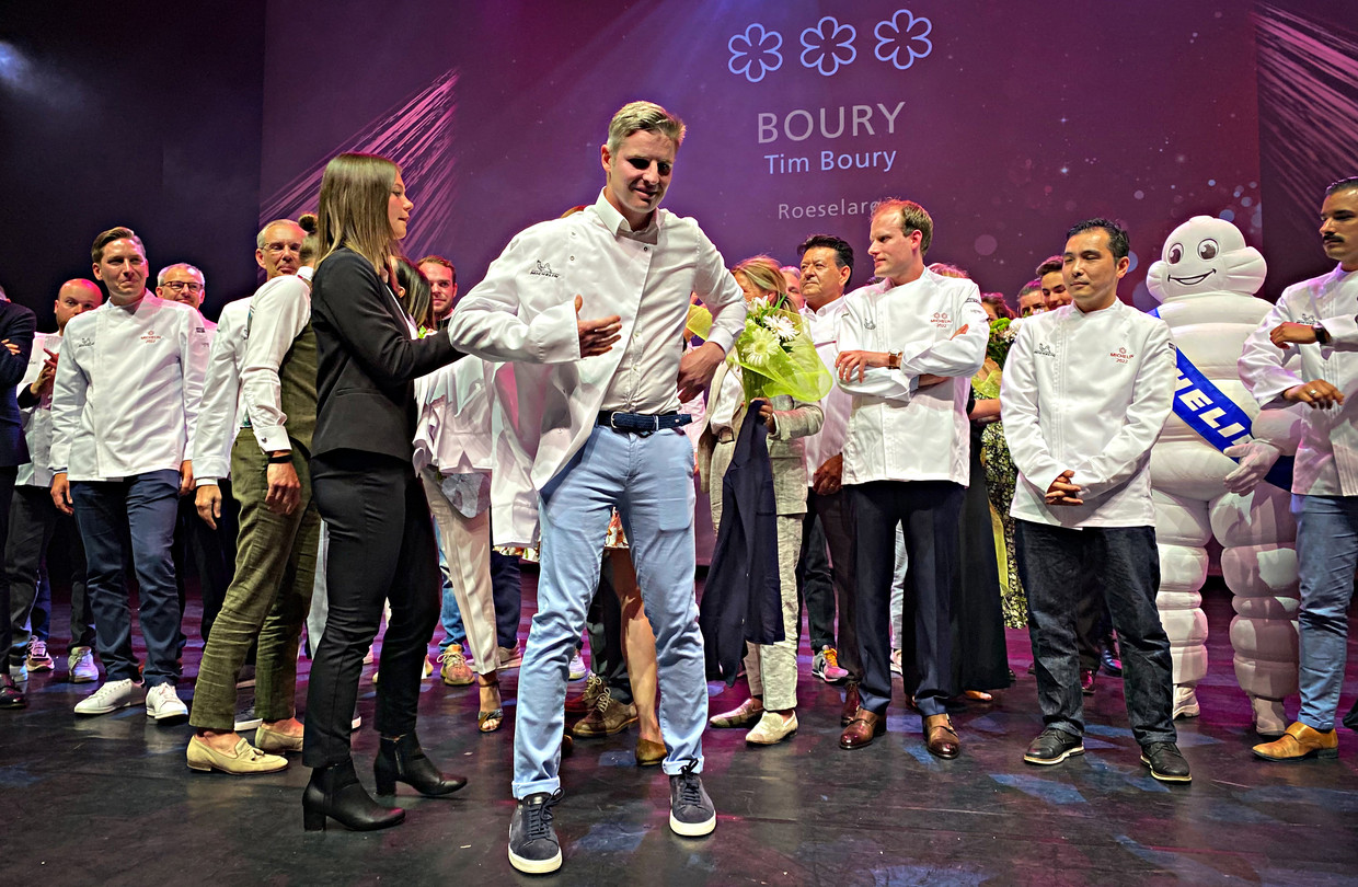 Tim Boury tijdens de uitreiking.  Beeld BELGA