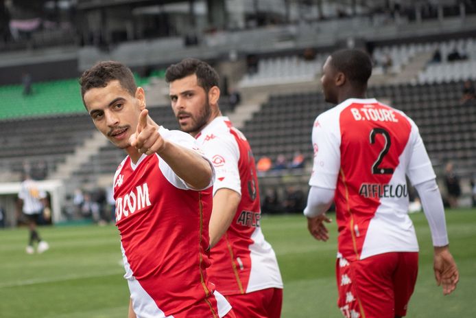 Wissam Ben Yedder viert zijn late treffer tegen Angers.