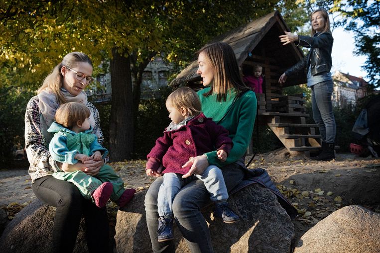 Luchten Moderator Zachte voeten Corona drukt Duitse vrouw terug in traditionele rol: wie zorgt er anders voor  de kinderen in een lockdown? | De Volkskrant