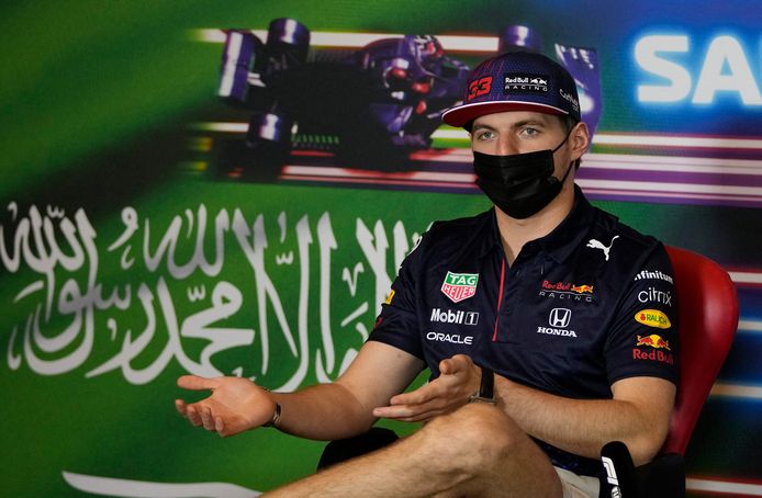 Max Verstappen staat de pers te woord in Saoedi-Arabië.