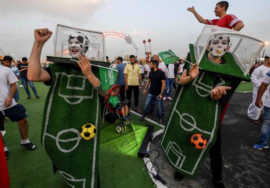 Saoedische fans vieren de zege van hun land tegen Egypte.