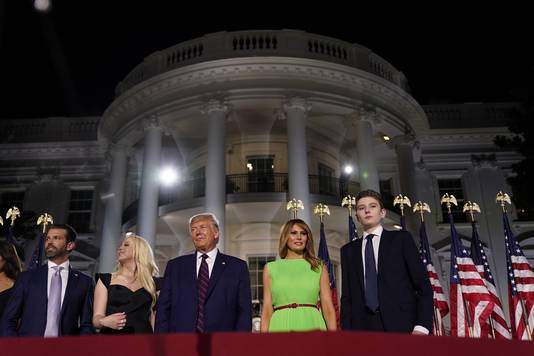 epa08630676 US President Donald J. Trump (C) stands on stage with his family after formally accepting the 2020 Republican presidential nomination during the closing night of the Republican National Convention, on the South Lawn of the White House, in Washington, DC, USA, 27 August 2020. Due to the coronavirus pandemic the Republican Party has moved to a televised format for its convention.  EPA/Erin Scott / POOL