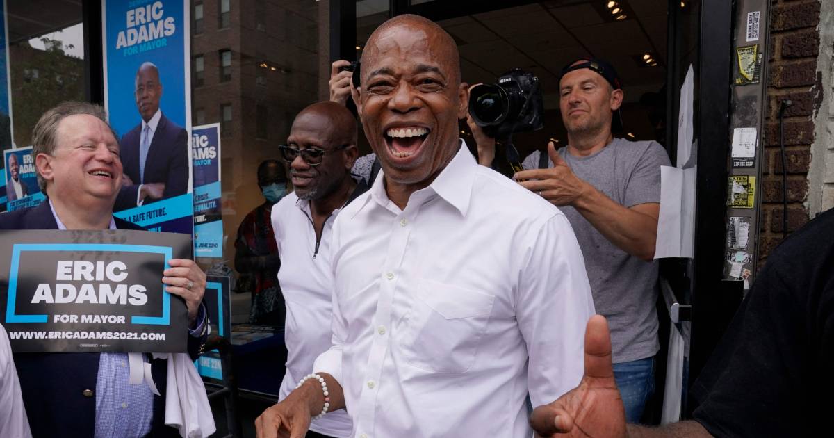 Black ex-cop well on his way to become mayor of New York |  Abroad