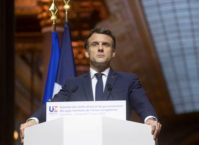 Ook Macron waarschuwt Rusland voor nieuwe “massieve sancties”