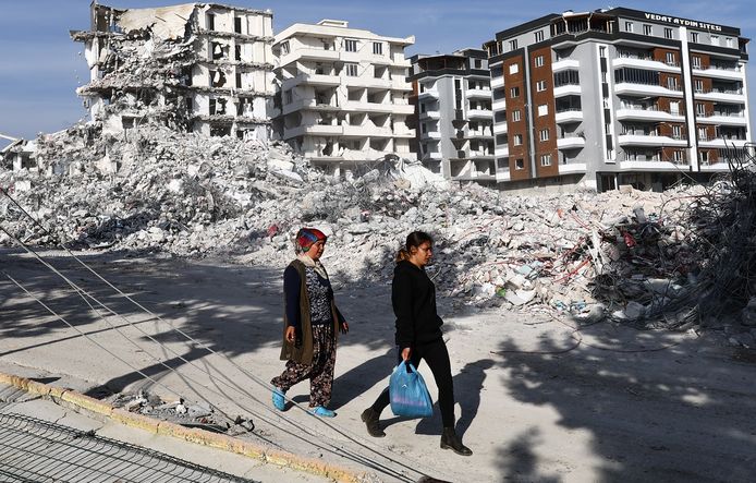 In Gaziantep en omgeving, zwaar getroffen door de aardbevingen, gaan een Lochems en een Fries bedrijf nieuwe huizen bouwen.