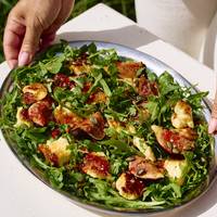 Salade met gebakken vijgen en halloumi of gelakte varkensribben met gingerale: dit is ons weekmenu
