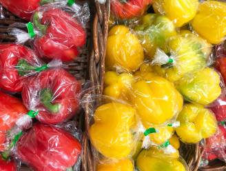 Waarom zit er soms plastic rond biologische groenten in de supermarkten?