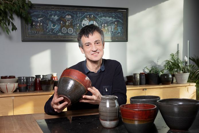 Ignace Cloquet is taaltrainer en pottenbakker in bijberoep.
