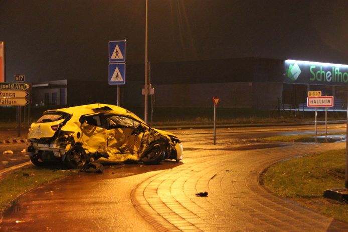 De Renault van het slachtoffer was zwaar beschadigd.
