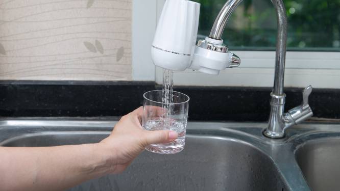 Heb je een filter op de kraan nodig voor gezonder drinkwater? Dit zeggen experts