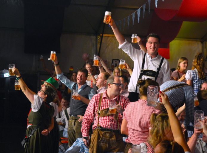 Bezoekers mogen zaterdag weer proeven van de Duitse biercultuur in de feesttent van Oktubberfest.
Foto is van voorgaande edities.