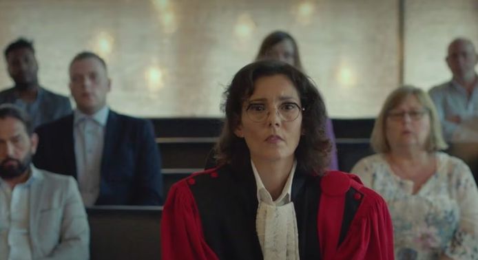 Hadja Lahbib, Ministre fédérale des Affaires étrangères, joue dans la mini-série "Attraction".