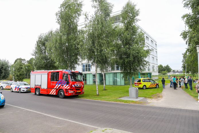 Het appertementencomplex aan de Calypsostraat in Apeldoorn dat ontruimd is.
