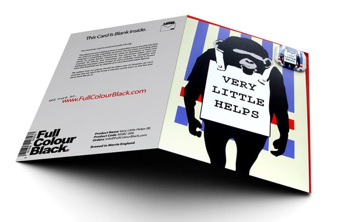 La carte "Very Little Helps" sur le thème de Banksy, tirée de la section "Monkey Signs" de Full Colour Black.