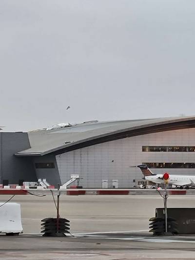 Une partie du toit de Brussels Airport envolée, le trafic aérien interrompu