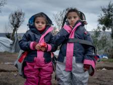 500 jonge vluchtelingen kunnen kou overleven door Twentse sheltersuits