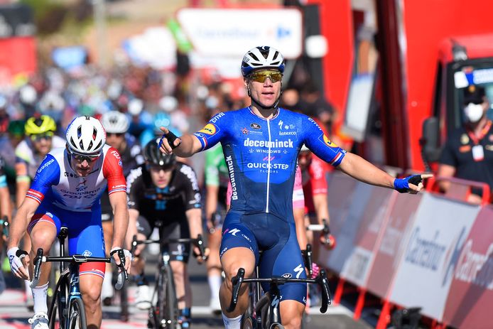 Fabio Jakobsen viert zijn derde ritzege in de Vuelta.