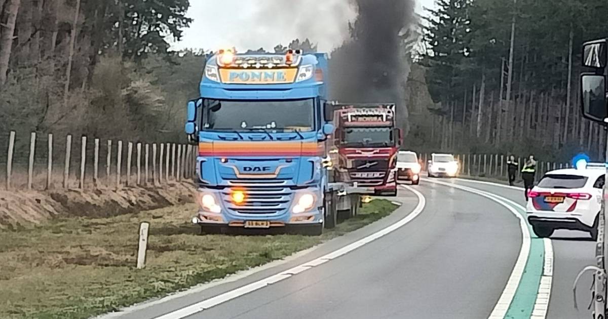 Brand in vrachtwagen op N36 levert verkeershinder op rond Hardenberg