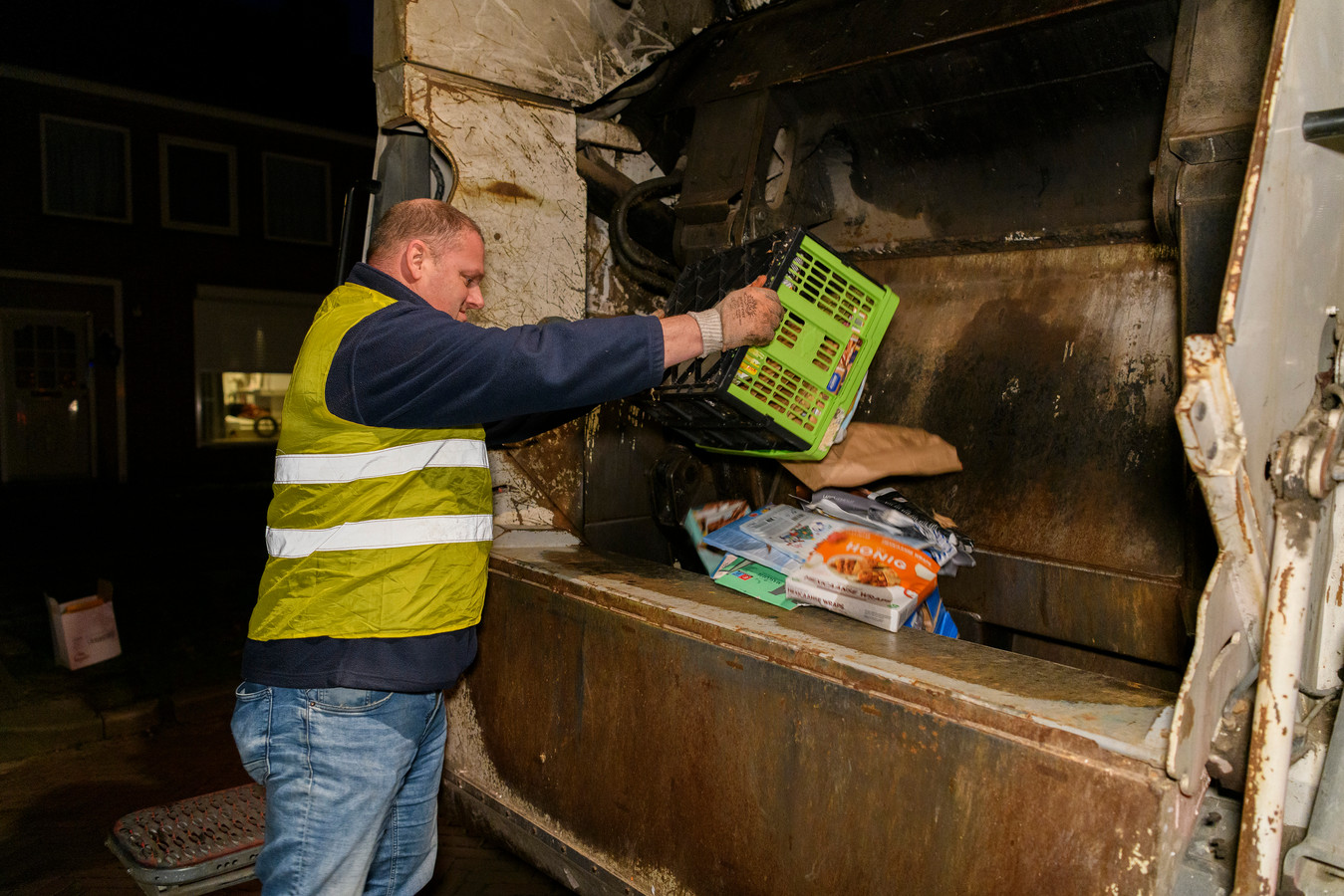 Alle verenigingen stoppen met ophalen oud papier in Waalwijk ‘We