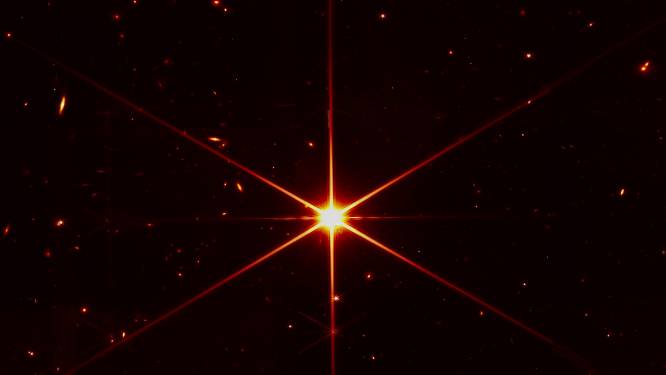 Dit is de eerste sterrenfoto van de James Webb-telescoop