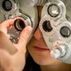 Tienduizenden bijziende Nederlanders dreigen komende decennia blind te worden, waarschuwt oogheelkundige