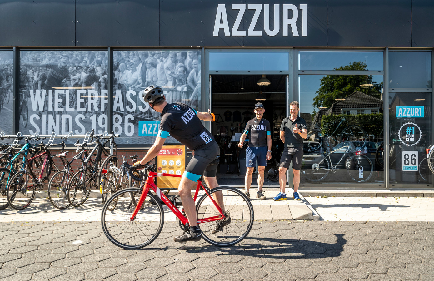 consultant sensor Blanco Racefiets kopen? Vergeet het maar, uitverkocht! | Foto | gelderlander.nl