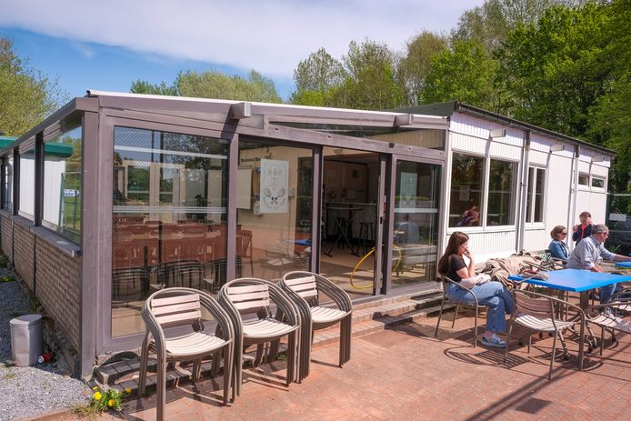 Op sportsite Den Dam krijgen de tennis- en de voetbalclub nieuwe kleedkamers en kantines.