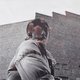 Op ‘Warm Chris’ lijkt  Aldous Harding in de huid van meer personages te kruipen dan er songs zijn