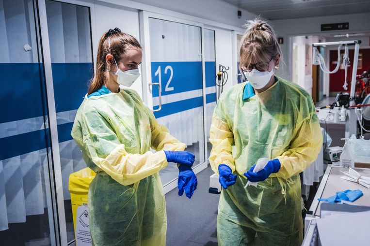 Verpleegkundigen in het UZ Gent. Beeld Wannes Nimmegeers