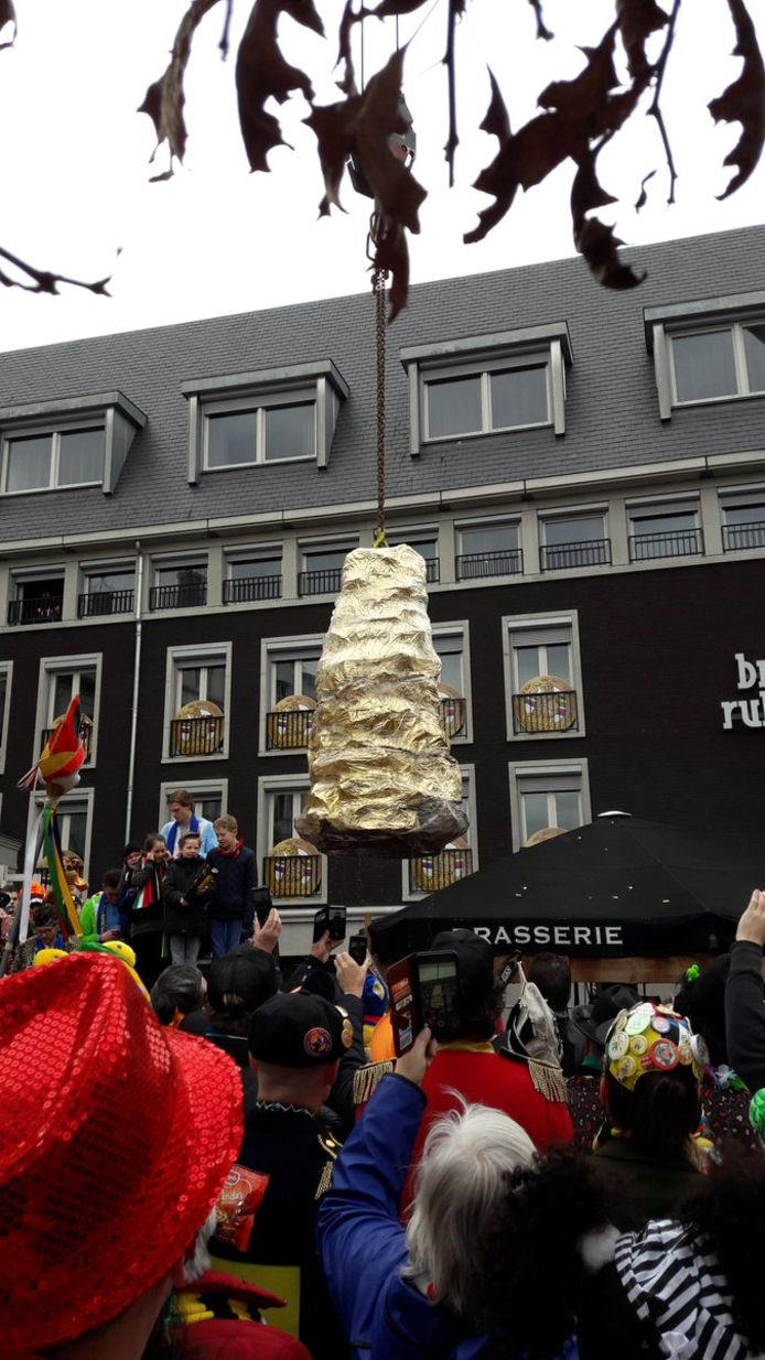 Helmond opent carnaval met Snollebollekes en