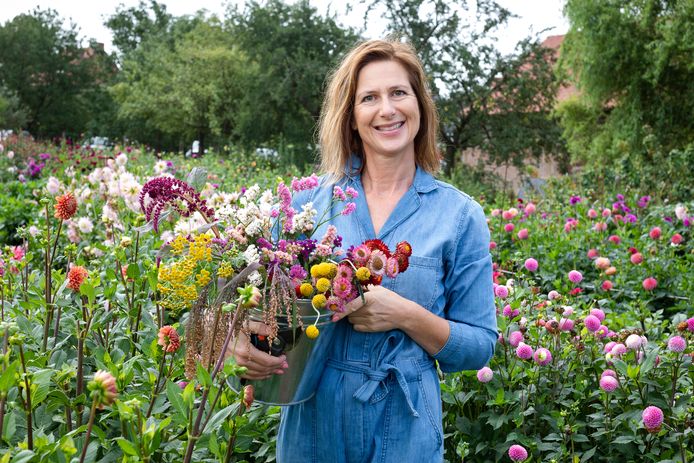 Tuinexpert Laurence Machiels geeft advies voor het aanleggen van een pluktuin: “Geen tuin? Zet plukbloemen in potten”.