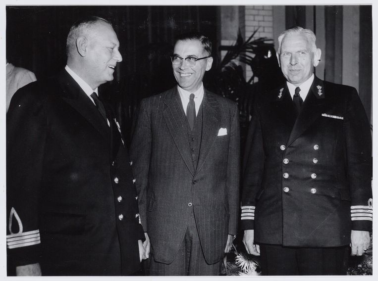 Rechts: commandant P.A. Riedel. Beeld Nationaal Archief