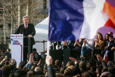Présidentielle française: Mélenchon rassemble des dizaines de milliers de personnes à Paris