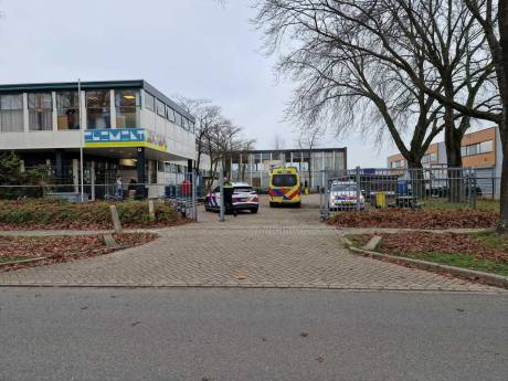 15-jarige jongen uit Leusden in arm gestoken op schoolplein in Amersfoort, verdachte aangehouden
