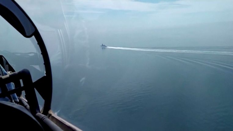 Beeld van het Russische ministerie van Defensie van de HMS Defender woensdag in de Zwarte Zee. Beeld via REUTERS