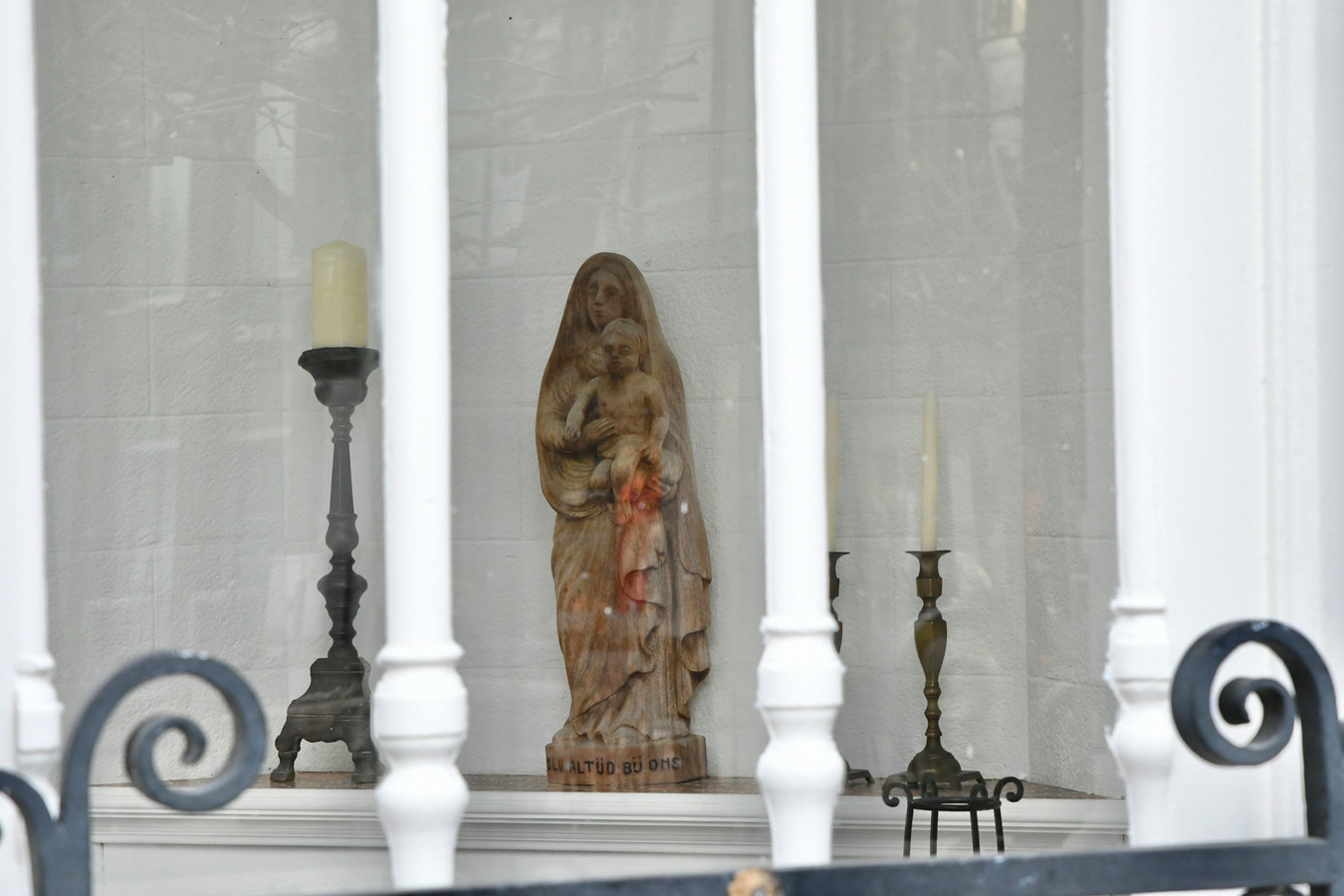 Twee paardjes van draaimolen uit het Dadipark en collage van 300 foto’s