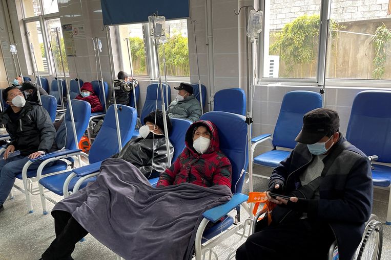 Coronapatiënten in een ziekenhuis in de Zhejiang-provincie van China.  (09/01/23) Beeld REUTERS