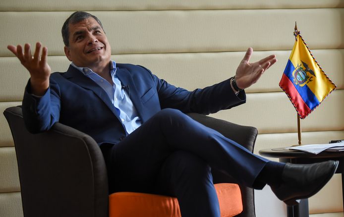 De journalisten maken een reportage over oud-president Rafael Correa, die momenteel in België verblijft.