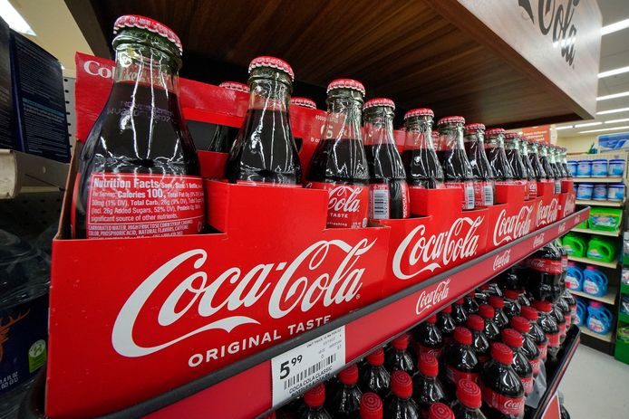 Door forse prijsstijgingen ziet Coca-Cola zijn omzet toenemen.