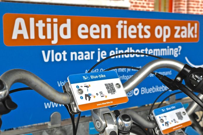 Sinds dit jaar werkt het bedrijf op sommige plaatsen met slimme fietssloten die met een smartphone-app te bedienen zijn.