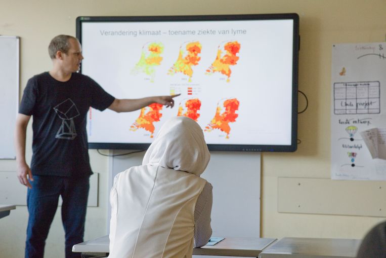 Duurzaamheidsexpert Bas Sala geeft les over klimaatverandering. Beeld Otto Snoek