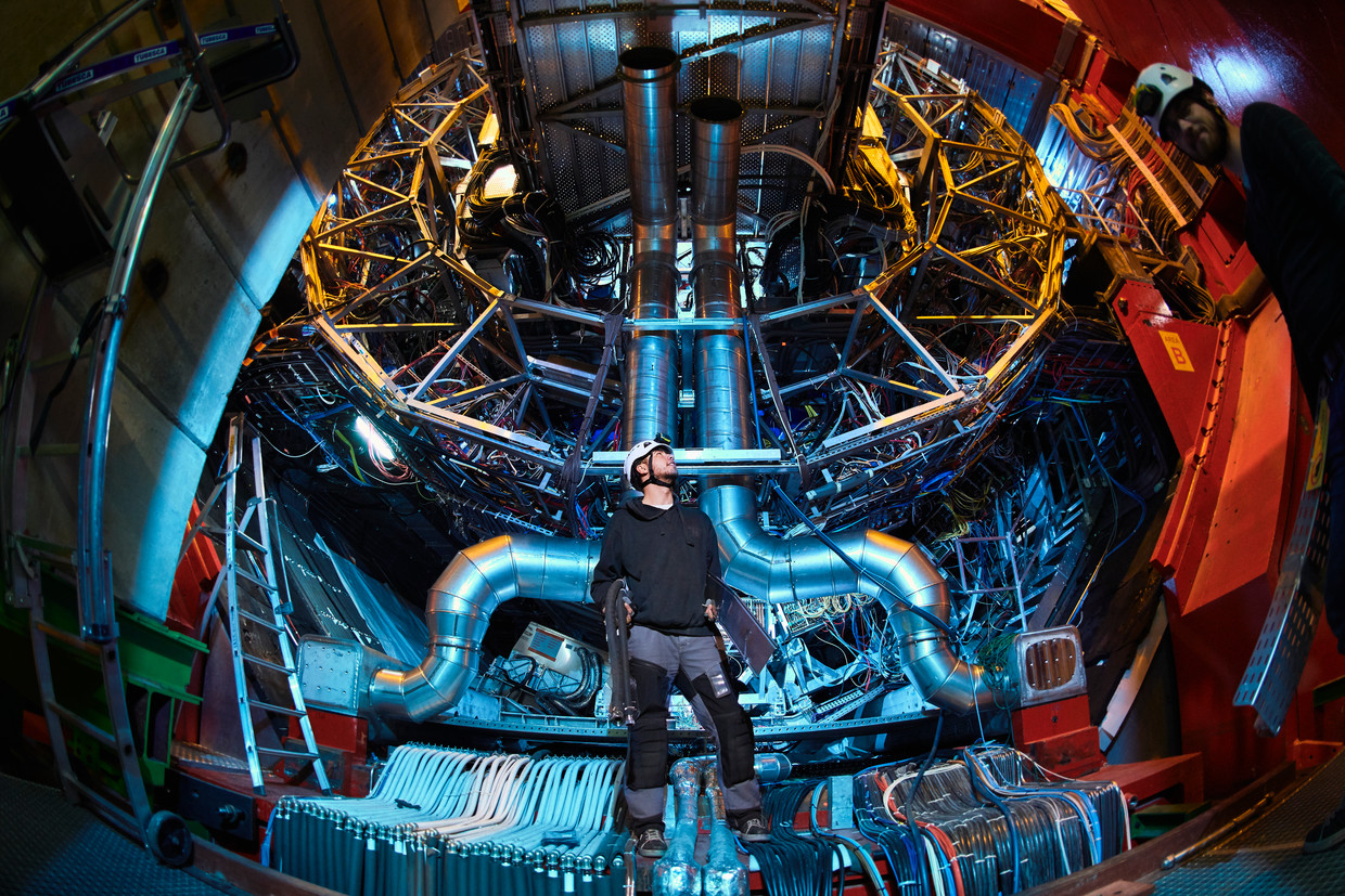 De deeltjesversneller van Cern in Genève, die de laatste tijd enorm veel gegevens heeft opgeleverd over de processen in de vroegste fase van het heelal.  Beeld 
