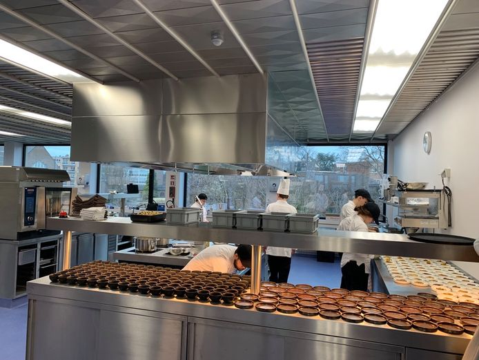 De nieuwe keuken in provinciale school PISO.