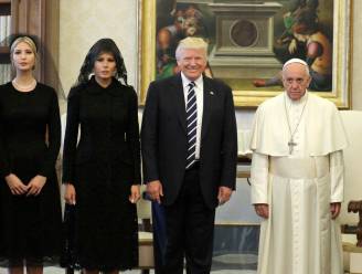 Trump bezoekt paus Franciscus. Maar op deze foto lijken ze er allebei niet evenveel zin in te hebben