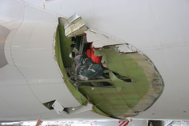 Explosion d'une bouteille d'oxygène sur un vol Qantas: un incident ...