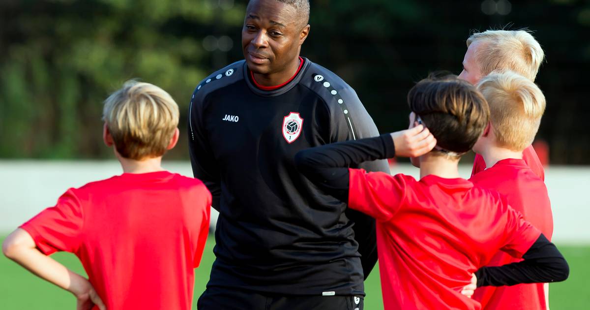 Emile Mpenza (42), ooit vedette bij Standard, nu ...