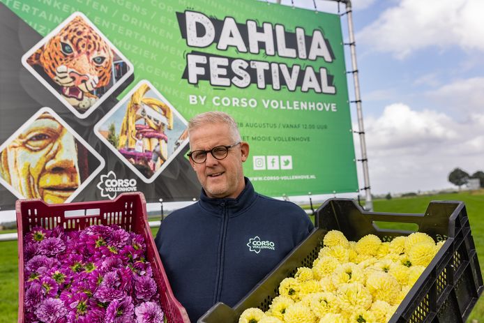 Voorzitter Han Knol van de Vollenhoofse Vereniging Voor Volksvermaken is blij dat er weer wat mogelijk is, ook al is het een dahliafestival en geen rijdend bloemencorso.