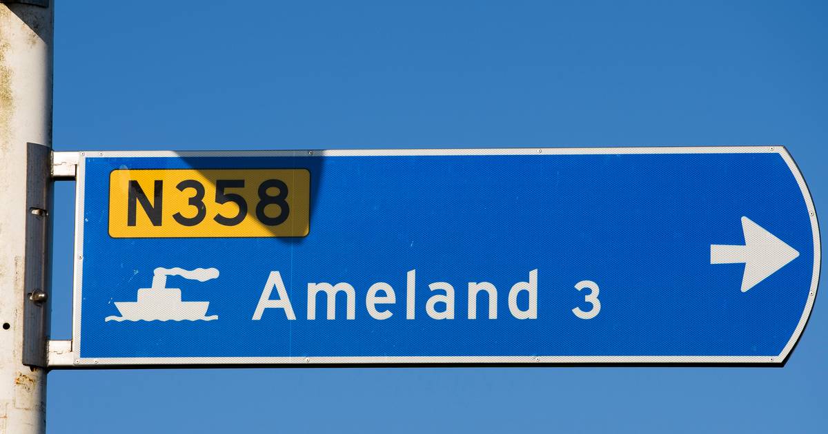 Natuur zorgt zelf voor nieuwe vaargeul naar Ameland - AD