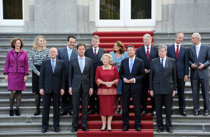 Eerder kabinetten Rutte werd nog door toenmalig koningin Beatrix beëdigd.